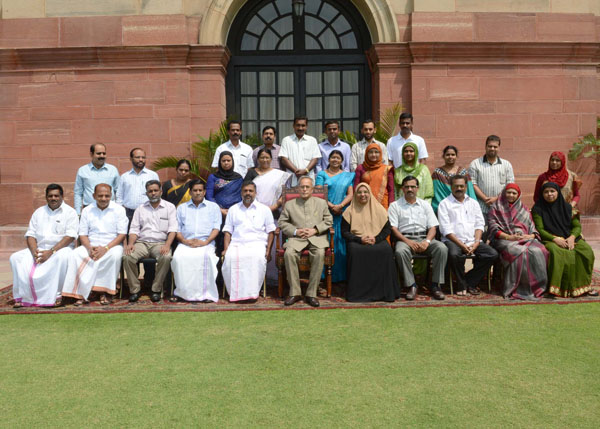 The President of India, Shri Pranab Mukherjee with 31 members delegation of District Panchayat President and Members from Malappuram District, Kerala at Rashtrapati Bhavan in New Delhi on April 18, 2014. 