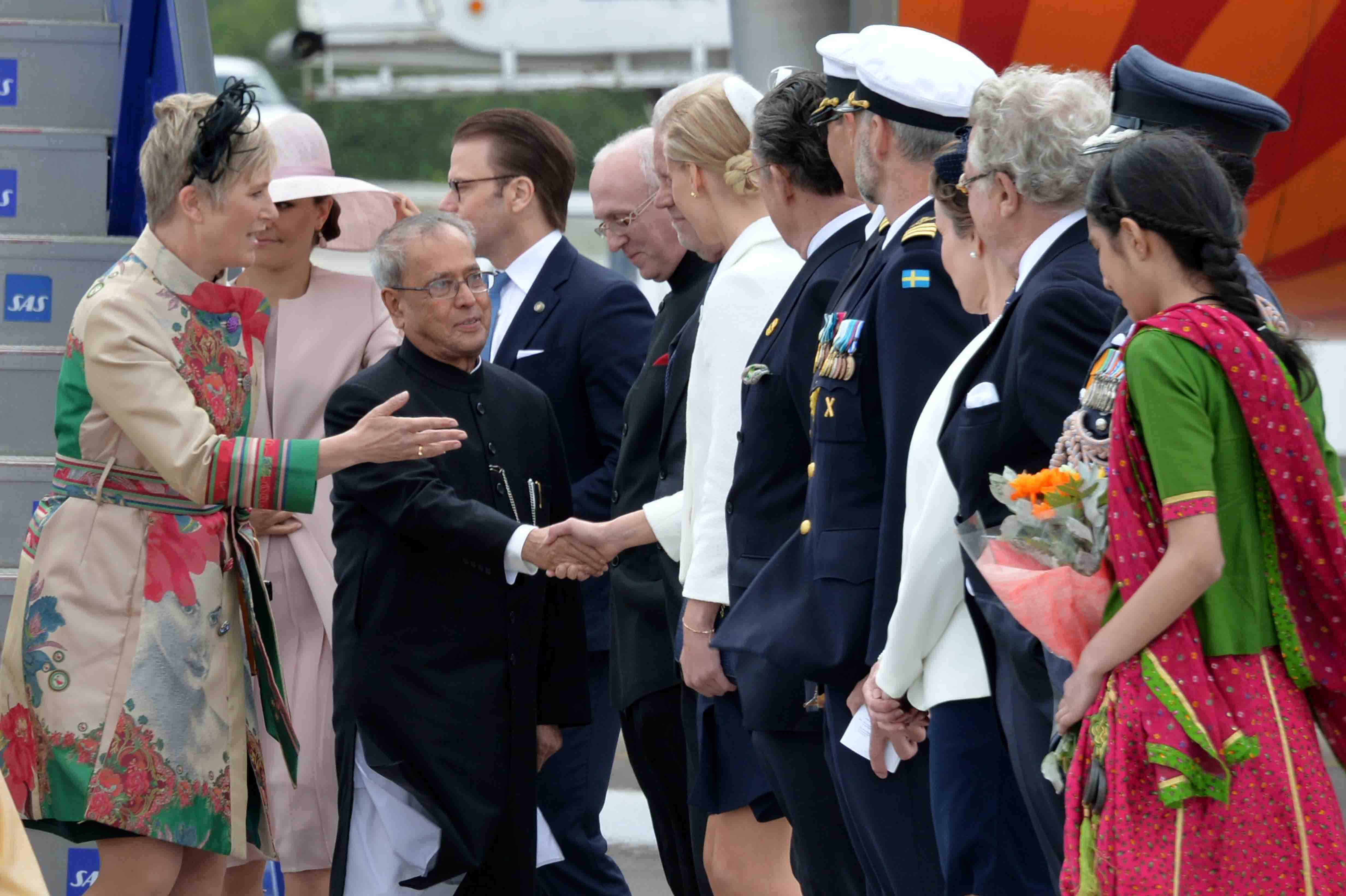 The President of India, Shri Pranab Mukherjee being received by the Swedish Dignitaries, Officials and Indian Embassy Officials on his arrival at Stockholm (Arlanda Airport) in Sweden May 31, 2015.