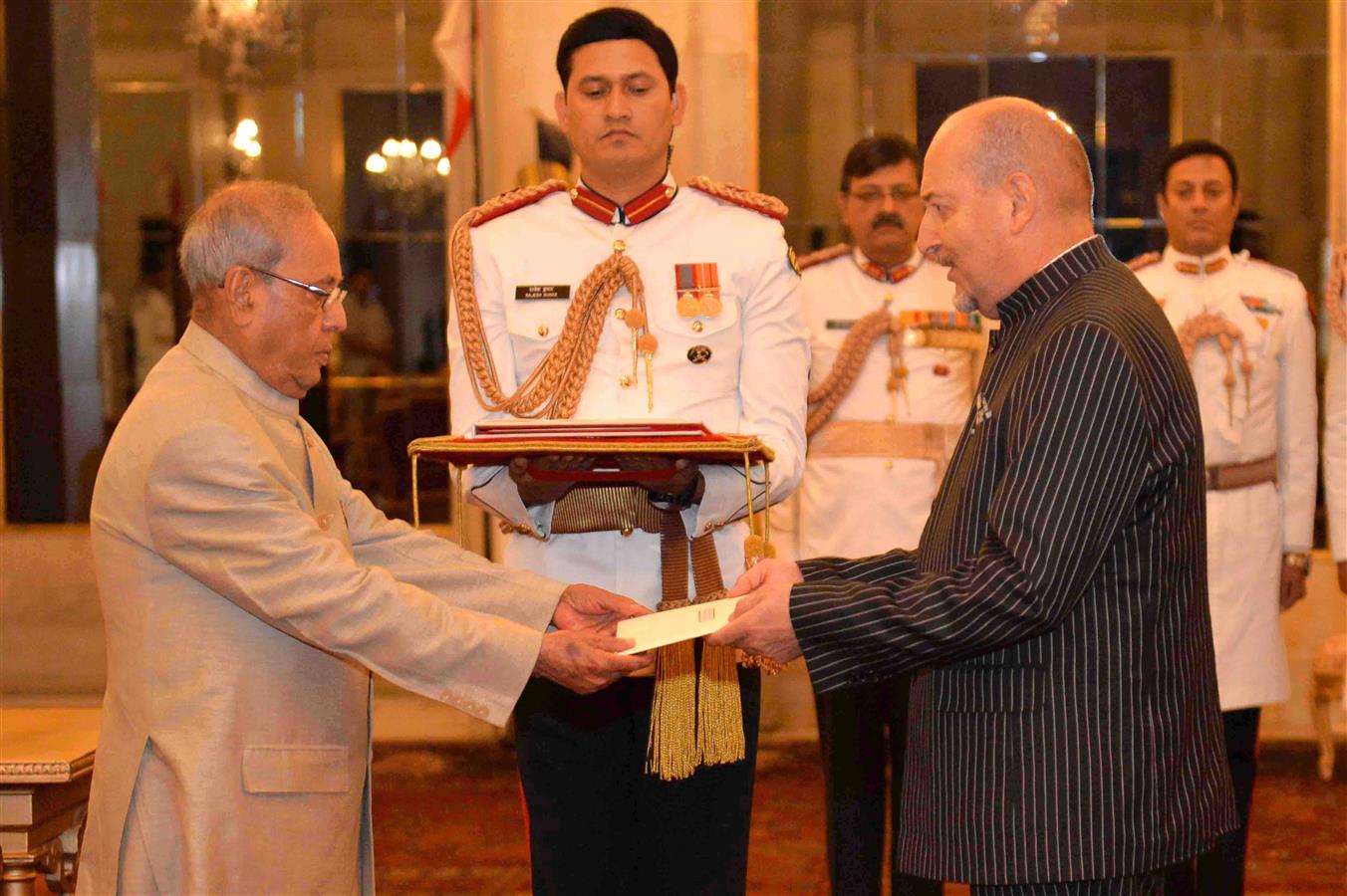 The High Commissioner of the Republic of Seychelles, His Excellency Mr. Philippe Le Gall presenting his credential to the President of India, Shri Pranab Mukherjee at Rashtrapati Bhavan on March 29, 2017.