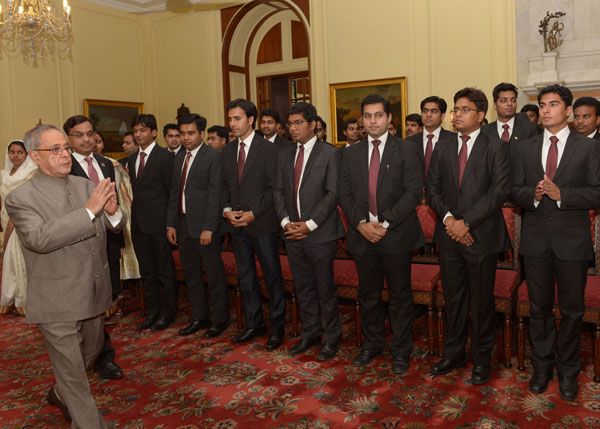 The President of India, Shri Pranab Mukherjee meeting the probationers of Indian Railway Service of Engineers (IRSE) of 2011 batch at Rashtrapati Bhavan in New Delhi on April 22, 2014. 