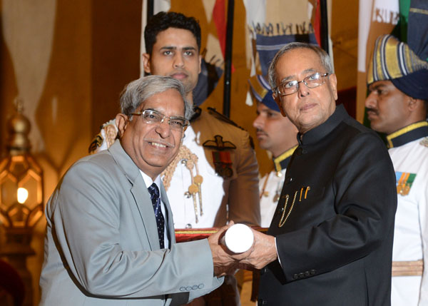 The President of India, Shri Pranab Mukherjee while presenting a Padma Awards during the Civil Investiture – II at the Durbar Hall of Rashtrapati Bhavan in New Delhi on April 26, 2014. 