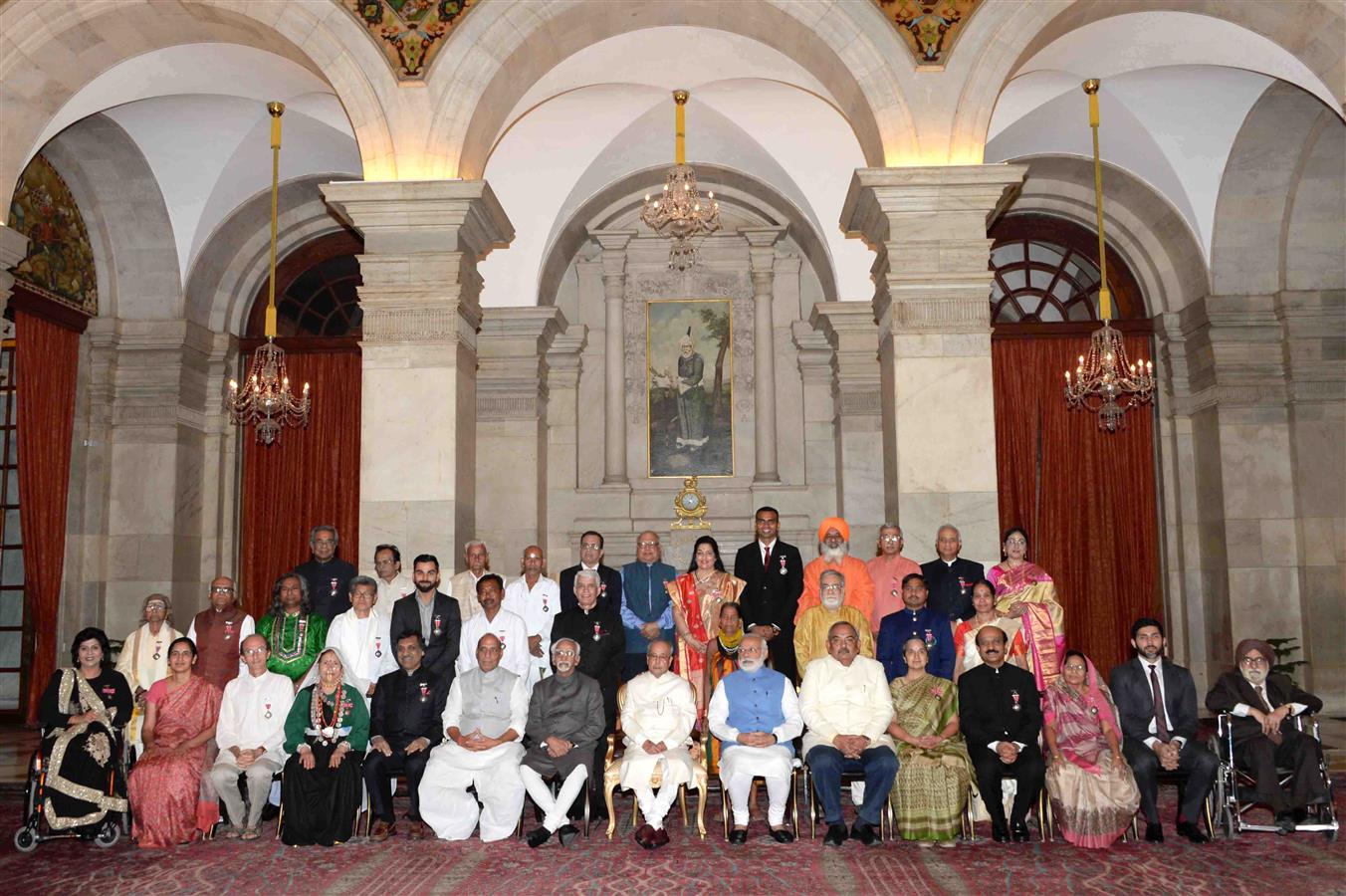 The President of India, Shri Pranab Mukherjee with recipients of Padma Shri Award at a Civil Investiture Ceremony at Rashtrapati Bhavan on March 30, 2017.