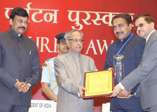 The President of India, Shri Pranab Mukherjee while presenting the National Tourism Awards in various categories at Vigyan Bhawan, New Delhi on March 18, 2013. Also seen is the Union Minister of State for Tourism (Independent Charge), Dr. K. Chiranjeevi.