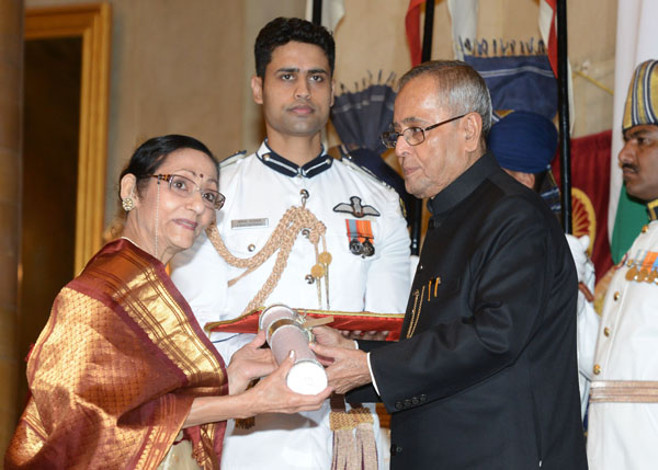 The President of India, Shri Pranab Mukherjee while presenting a Padma Awards during the Civil Investiture – II at the Durbar Hall of Rashtrapati Bhavan in New Delhi on April 26, 2014. 