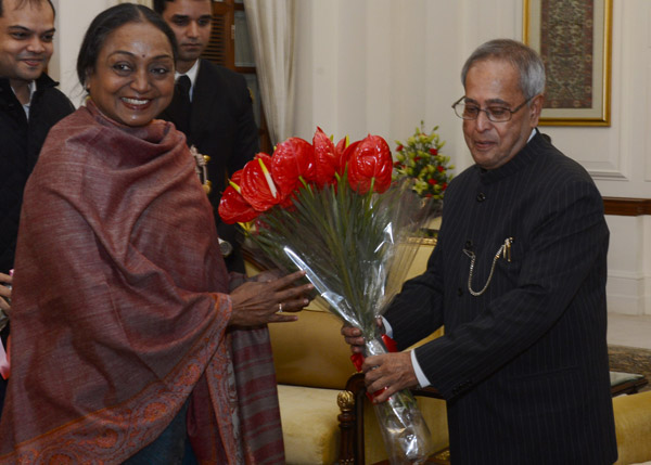 The Speaker of Lok Sabha, Smt. Meira Kumar, calling-on the President of India, Shri Pranab Mukherjee at Rashtrapati Bhavan in New Delhi on January 1, 2014 on the occasion of New Year's day. 