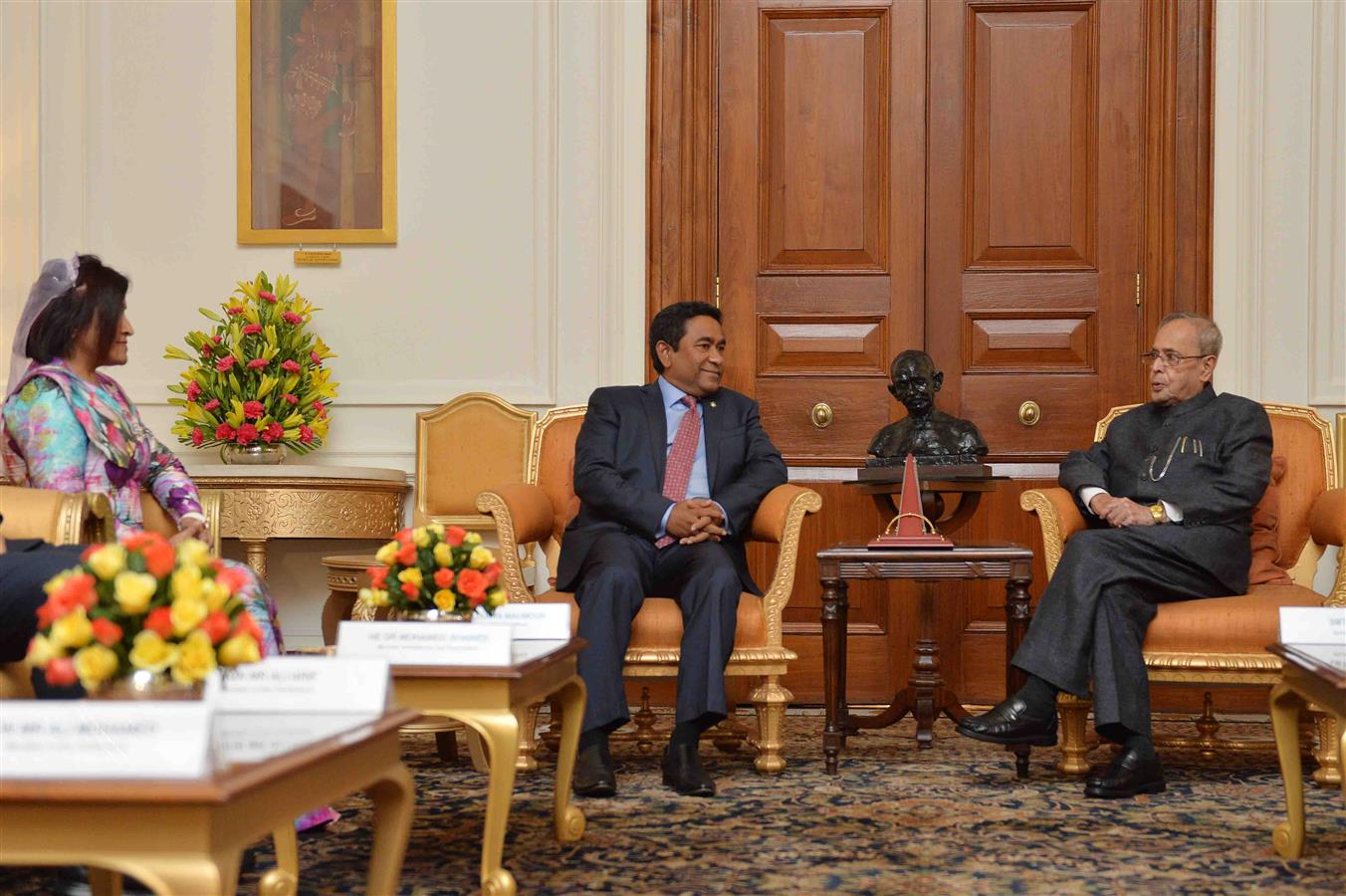 The President of the Republic of Maldives, H.E. Mr. Abdulla Yameen Abdul Gayoom calling on the President of India, Shri Pranab Mukherjee at Rashtrapati Bhavan on April 11, 2016. 