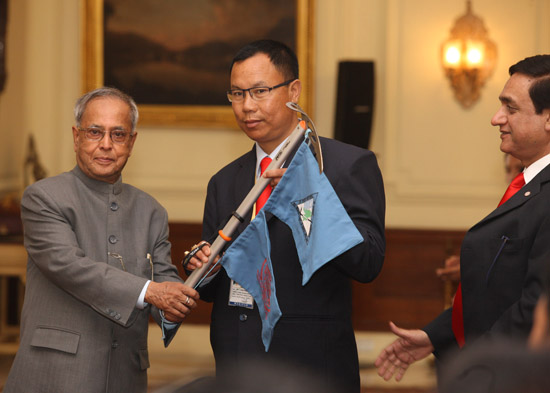 The President of India, Shri Pranab Mukherjee flagging off the First Ever North East Expedition to Mt. Everest at Rashtrapati Bhavan in New Delhi on March 20, 2013.