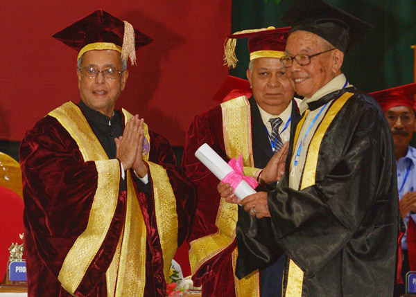 The President of India, Shri Pranab Mukherjee conferring the Doctor of Literature to Shri L. Birendrakumar Singh on the occasion of the 14th Convocation of Manipur University at Canchipur in Imphal, Manipur on April 29, 2014. 