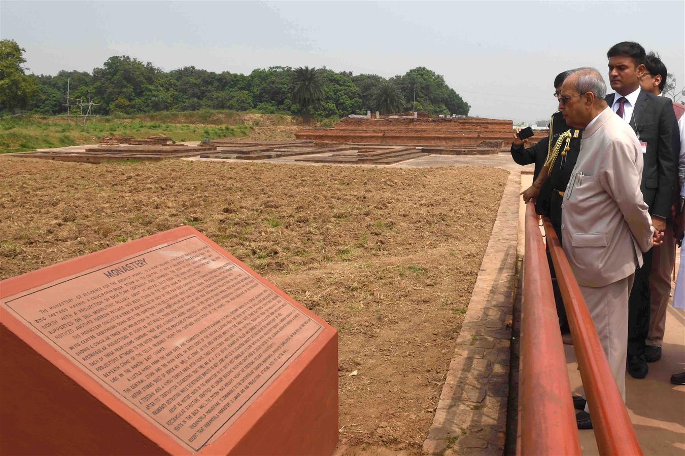 The President of India, Shri Pranab Mukherjee visiting the Vikramshila University Monuments and Museum at Vikramshila University in Bhagalpur District, Bihar on April 03, 2017.