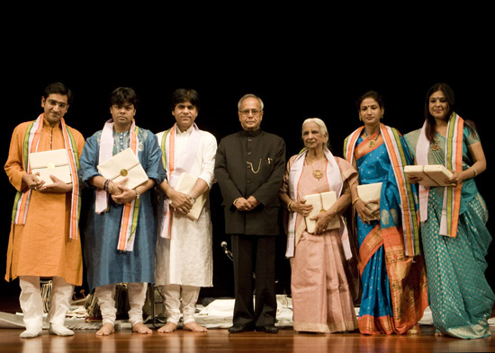 The President of India, Shri Pranab Mukherjee with the artists after a vocal performance by Smt. Girija Devi at Rashtrapati Bhavan Auditorium in New Delhi on March 31, 2013.