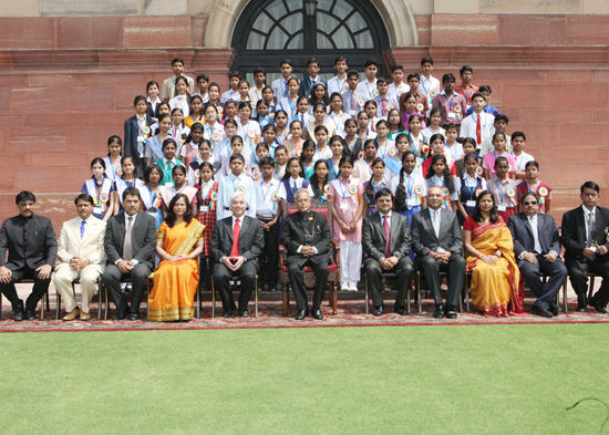 The President of India, Shri Pranab Mukherjee with the Winners of ‘Tata Building India School Essay Competition’ for the year 2010-11 and 2011-12 at Rashtrapati Bhavan in New Delhi on April 2, 2013.