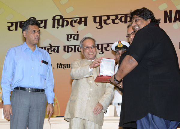 The President of India, Shri Pranab Mukherjee while presenting a 61st National Film Award at Vigyan Bhavan in New Delhi on May 3, 2014. Also seen is the Union Minister of State (Independent Charge) of the Ministry of Information and Broadcasting, Shri Ma 