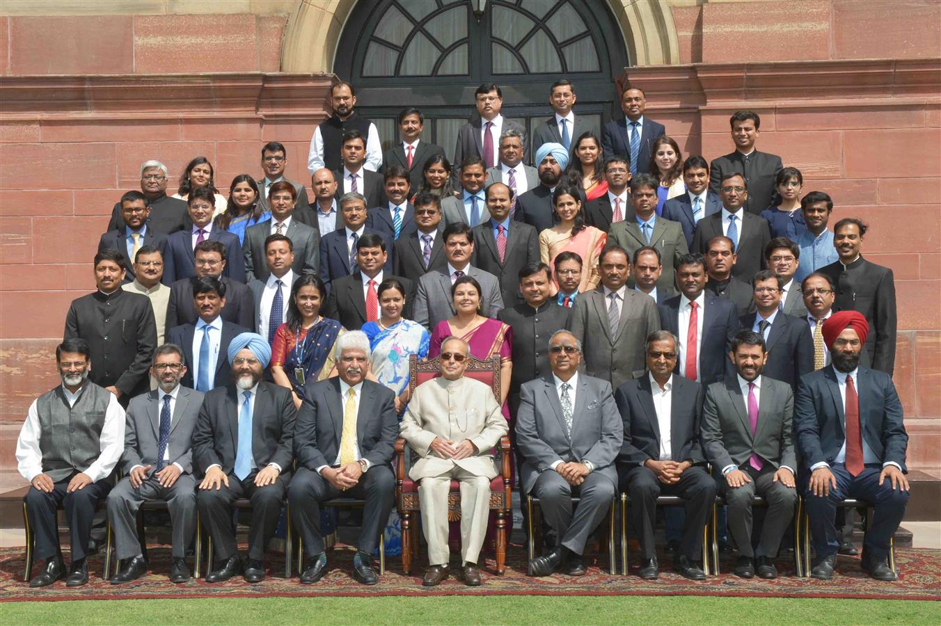 The President of India, Shri Pranab Mukherjee with Students of Founding Batch of Management Programme in Public Policy (MPPP) of Indian School of Business, Mohali at Rashtrapati Bhavan on April 18, 2016. 