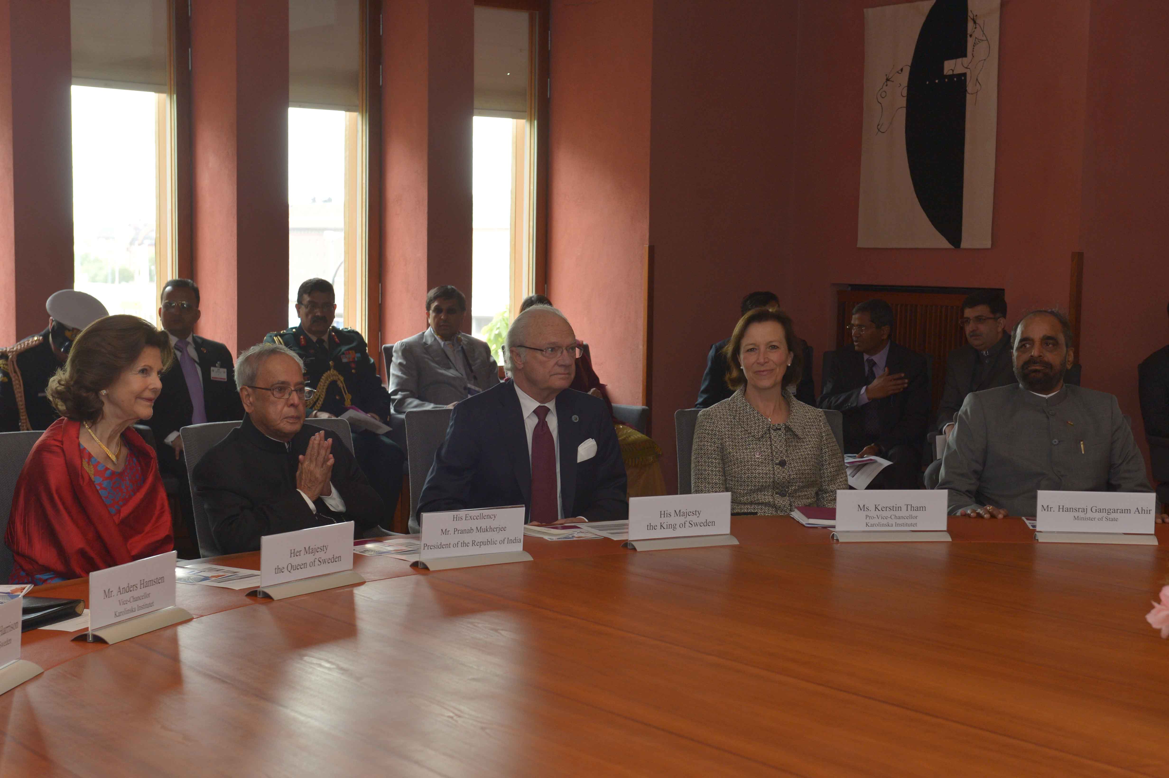 The President, Shri Pranab Mukherjee and the H.M. King Carl XVI Gustf at the Round Table meeting at Karolinska Institute in Stockholm, Sweden on June 02, 2015.