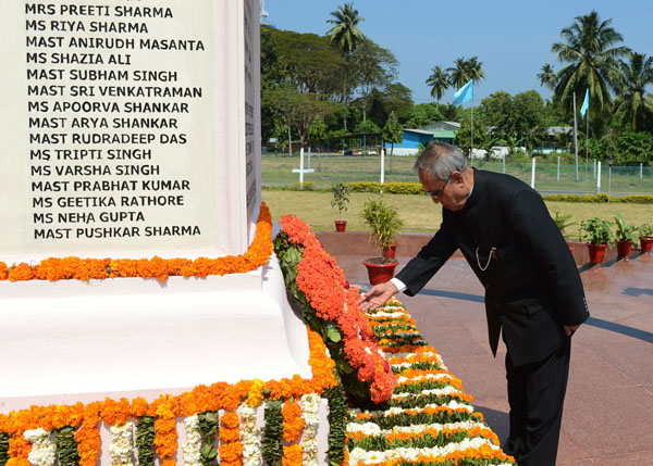 The President of India, Shri Pranab Mukherjee laying wreath at IAF Tsunami Memorial at Car Nicobar in Andaman and Nicobar January 13, 2014. 