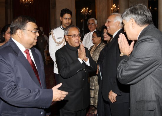 The President of India, Shri Pranab Mukherjee hosted a dinner to the Judges of Supreme Court of India and Chief Justices of High Court attending the Conference of the Chief Justice of the High Court along with their Spouse at Rashtrapati Bhavan in New Del