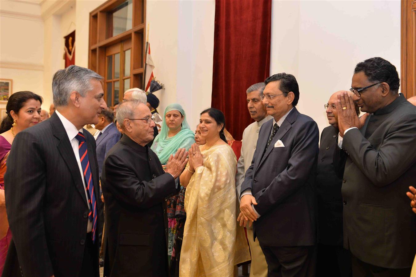 The President of India, Shri Pranab Mukherjee hosted Dinner to the Judges of the Supreme Court and the Chief Justice of the High Courts attending the Conference of Chief Justice of the Courts along with their Spouses at Rashtrapati Bhavan Cultural Centr 