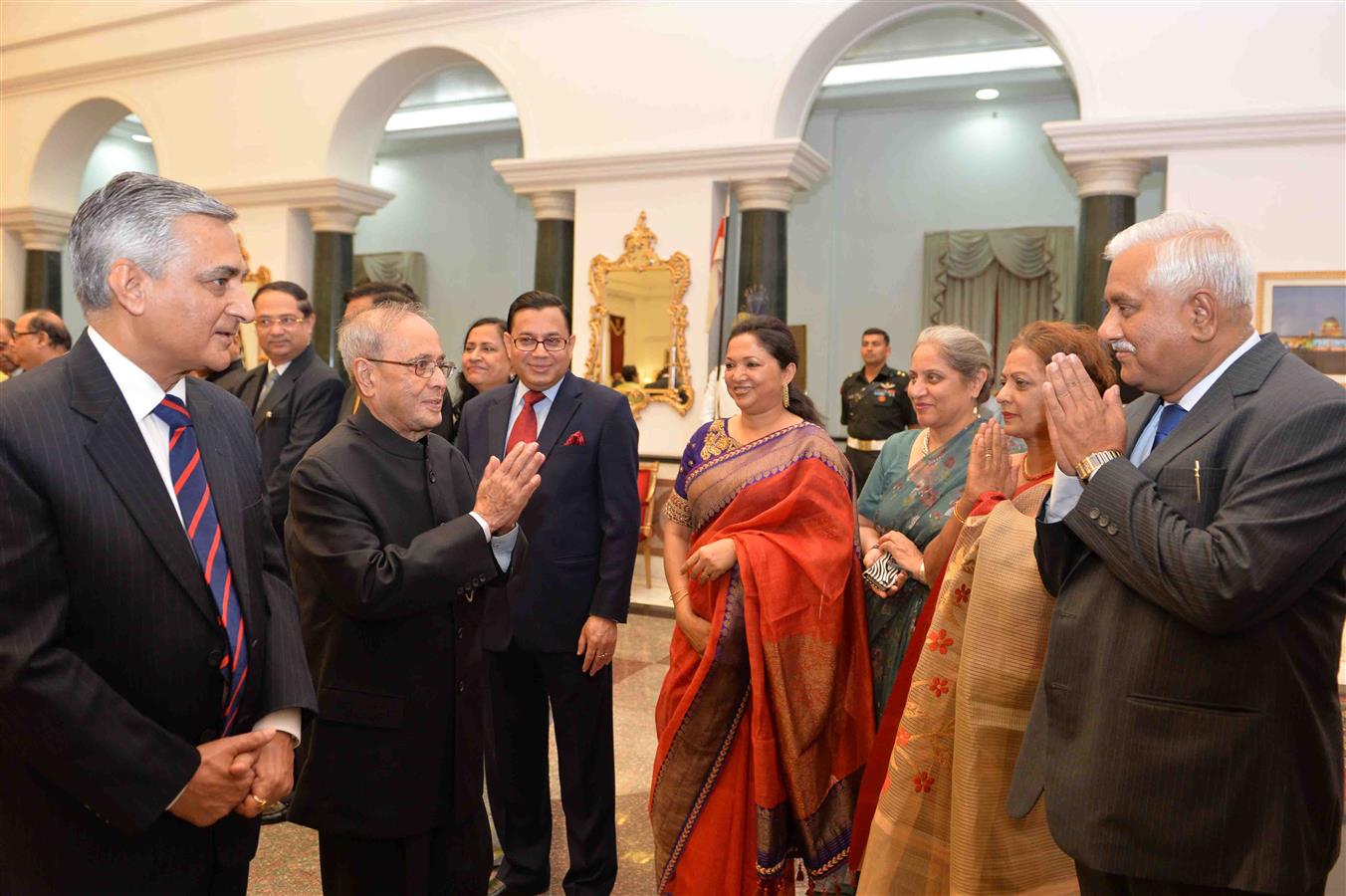 The President of India, Shri Pranab Mukherjee hosted Dinner to the Judges of the Supreme Court and the Chief Justice of the High Courts attending the Conference of Chief Justice of the Courts along with their Spouses at Rashtrapati Bhavan Cultural Centre 