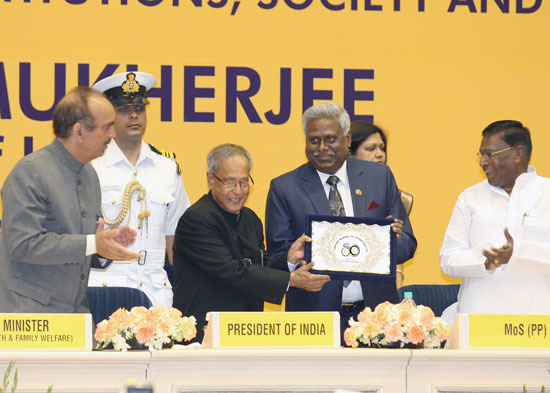 The President of India, Shri Pranab Mukherjee being felicitated by the CBI Director, Shri Ranjit Sinha at the 14th D.P. Kohli Memorial Lecture on 'Good Governance: Empowering Institutions, Society and Public' on the occasion of Golden Jubilee Celebrations