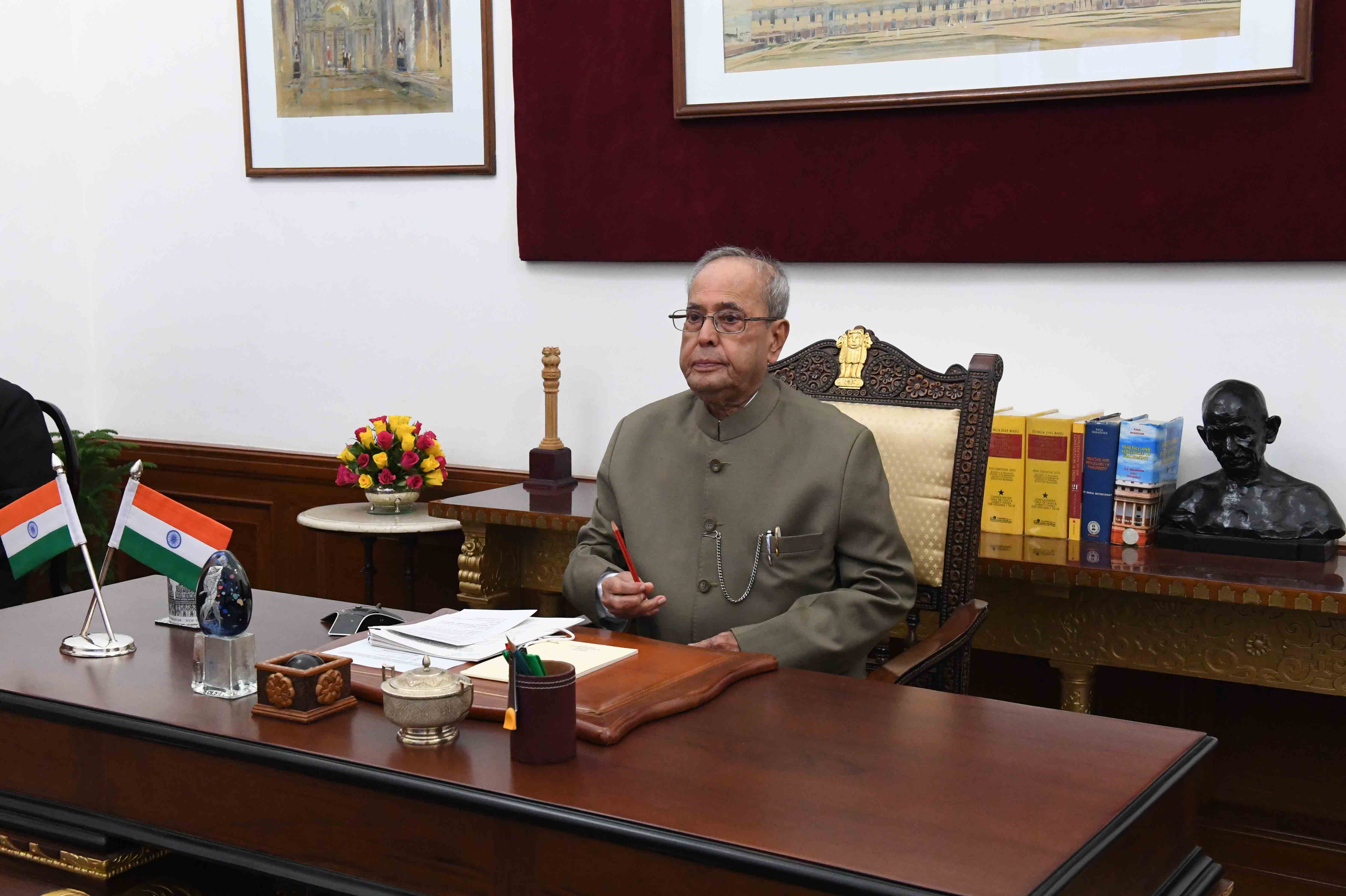 The President of India, Shri Pranab Mukherjee delivering the New Year message to the Students and Faculty Members of the Central Institutions of Higher Learning and Officer Trainees at Civil Service Academies through Video Conference using National Knowle