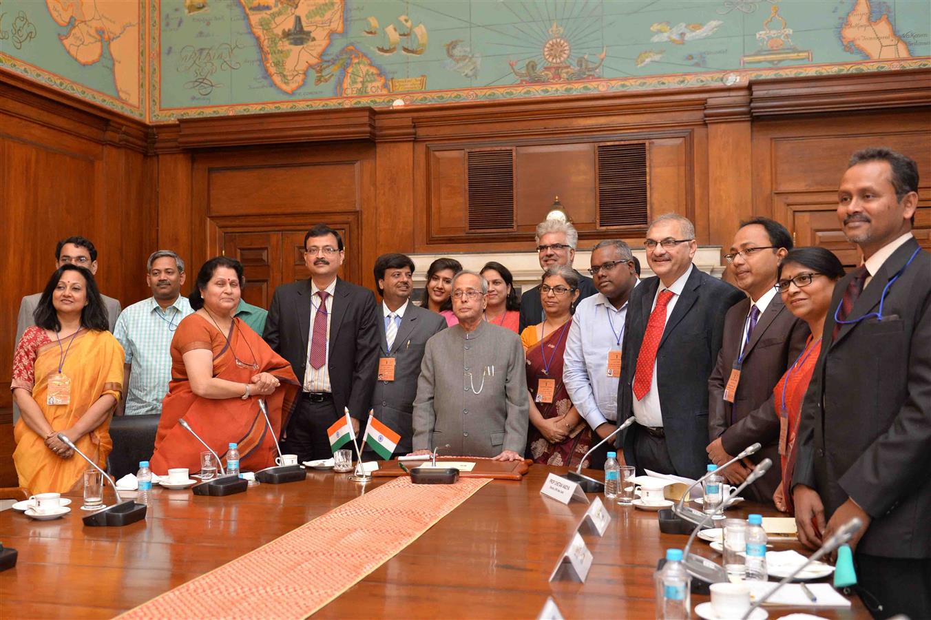 The President of India, Shri Pranab Mukherjee with Inspired Teachers attending In-Residence programme for Inspired Teachers from Central Institutions of higher learning at Rashtrapati Bhavan on April 26, 2016. 