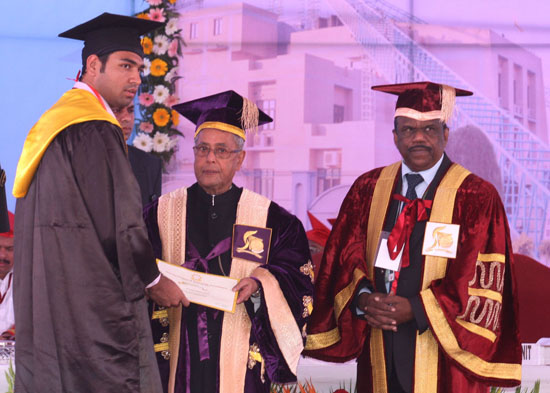 The President of India, Shri Pranab Mukherjee while presenting a degree to the student at the 10th Annual Convocation of National Institute of Technology (NIT) at Kurukshetra in Haryana on April 9, 2013.