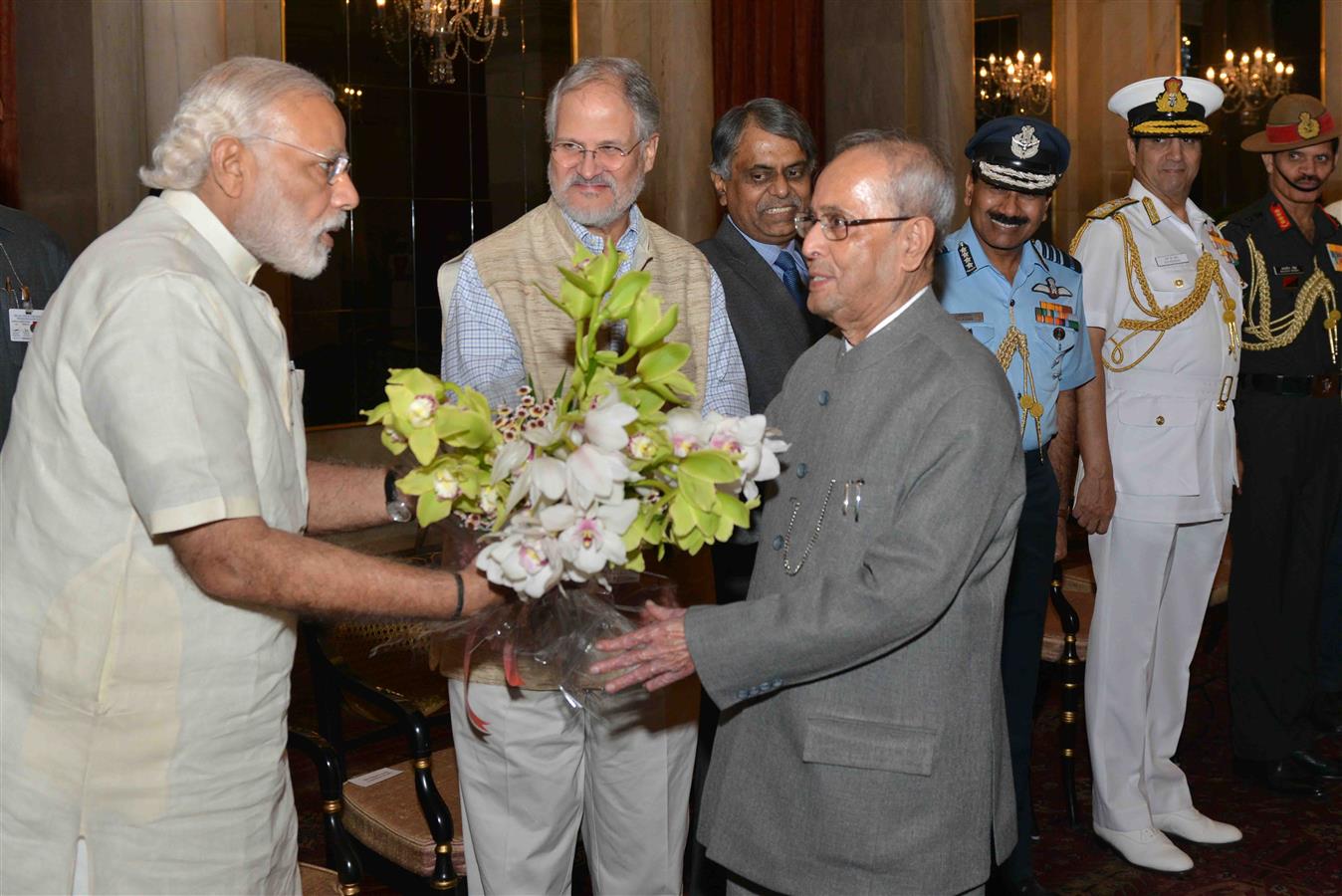 The President of India, Shri Pranab Mukherjee being bid farewell by the Prime Minister of India, Shri Narendra Modi at Rashtrapati Bhavan before his Departure on April 27, 2016 for his State Visits to Papua New Guinea and New Zealand. 