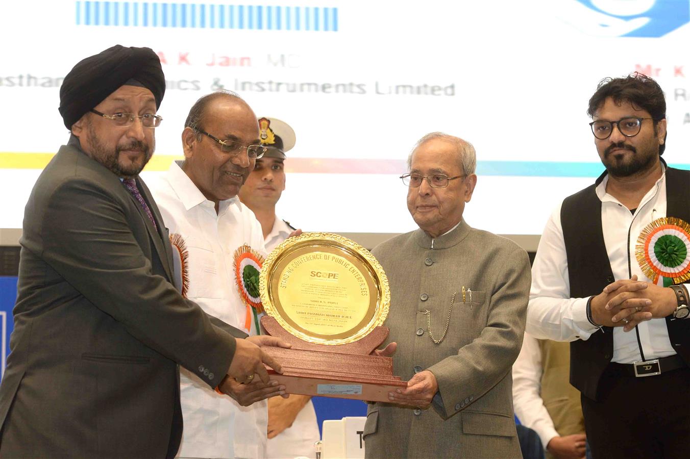 The President of India, Shri Pranab Mukherjee presenting the SCOPE Awards to CPSEs in New Delhi on April 11, 2017.