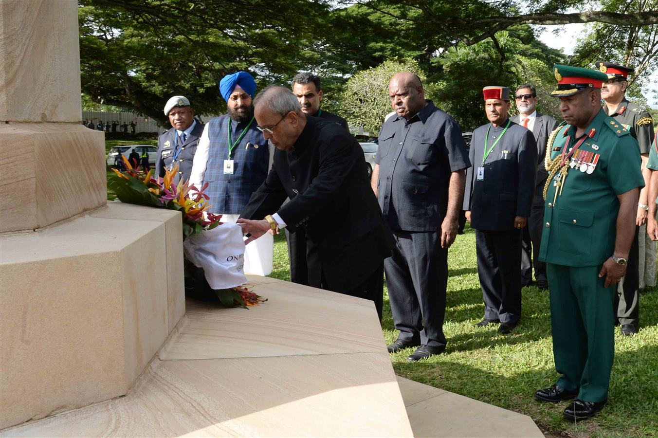 The President of India, Shri Pranab Mukherjee laying the wreath at Bomana War Cemetery at Port Moresby in Papua New Guinea on April 28, 2016. 