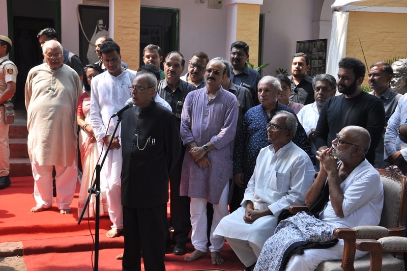 The Former President of India, Shri Pranab Mukherjee unveiling the statue of Smt Kasturba Gandhi at the Harijan Sevak Sangh Gandhi Ashram on the occasion of 150th Gandhi Jayanti in New Delhi on October 2, 2019.