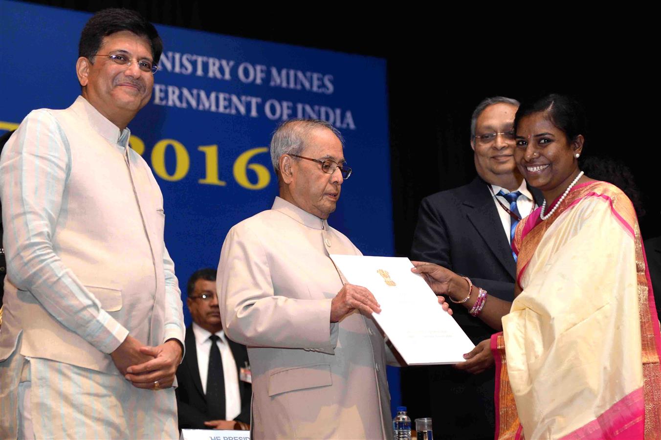 The President of India, Shri Pranab Mukherjee presenting the National Geoscience Awards for the Year 2016 at Rashtrapati Bhavan Auditorium on April 12, 2017.