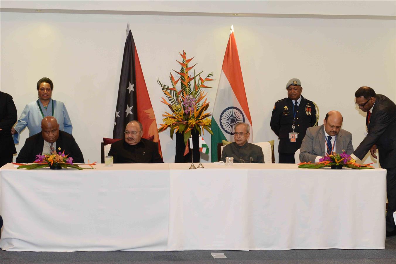 The President of India, Shri Pranab Mukherjee and the Prime Minister of Papua New Guinea, Hon. Peter O’Neill witnessing the Signing of MOUs between India and Papua New Guinea at Port Moresby in Papua New Guinea on April 29, 2016. 