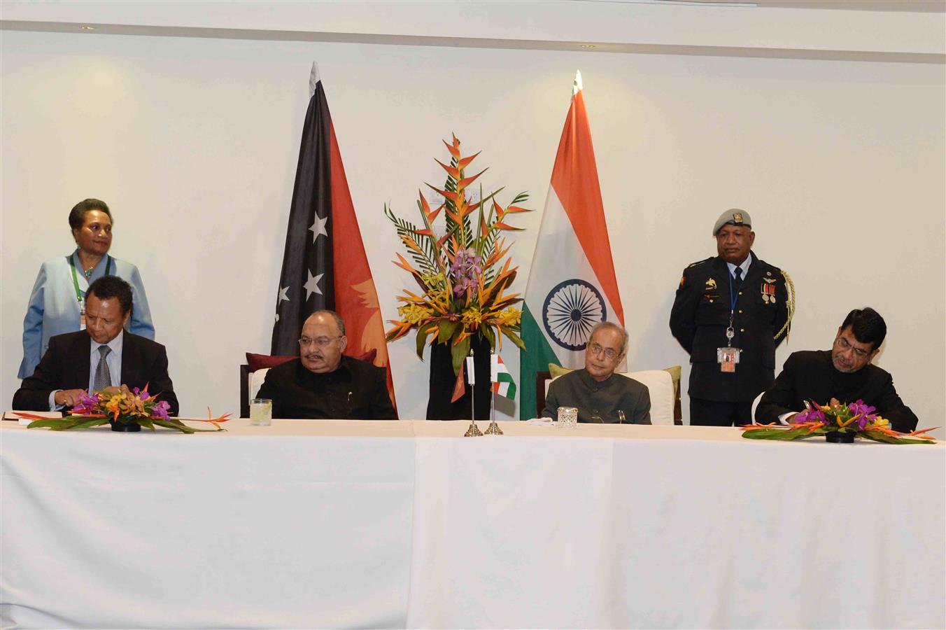 The President of India, Shri Pranab Mukherjee and the Prime Minister of Papua New Guinea, Hon. Peter O’Neill witnessing the Signing of MOUs between India and Papua New Guinea at Port Moresby in Papua New Guinea on April 29, 2016. 