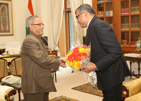 The Chief Justice of Singapore, Mr. Justice Sundaresh Menon calling on the President of India, Shri Pranab Mukherjee at Rashtrapati Bhavan in New Delhi on April 18, 2013.