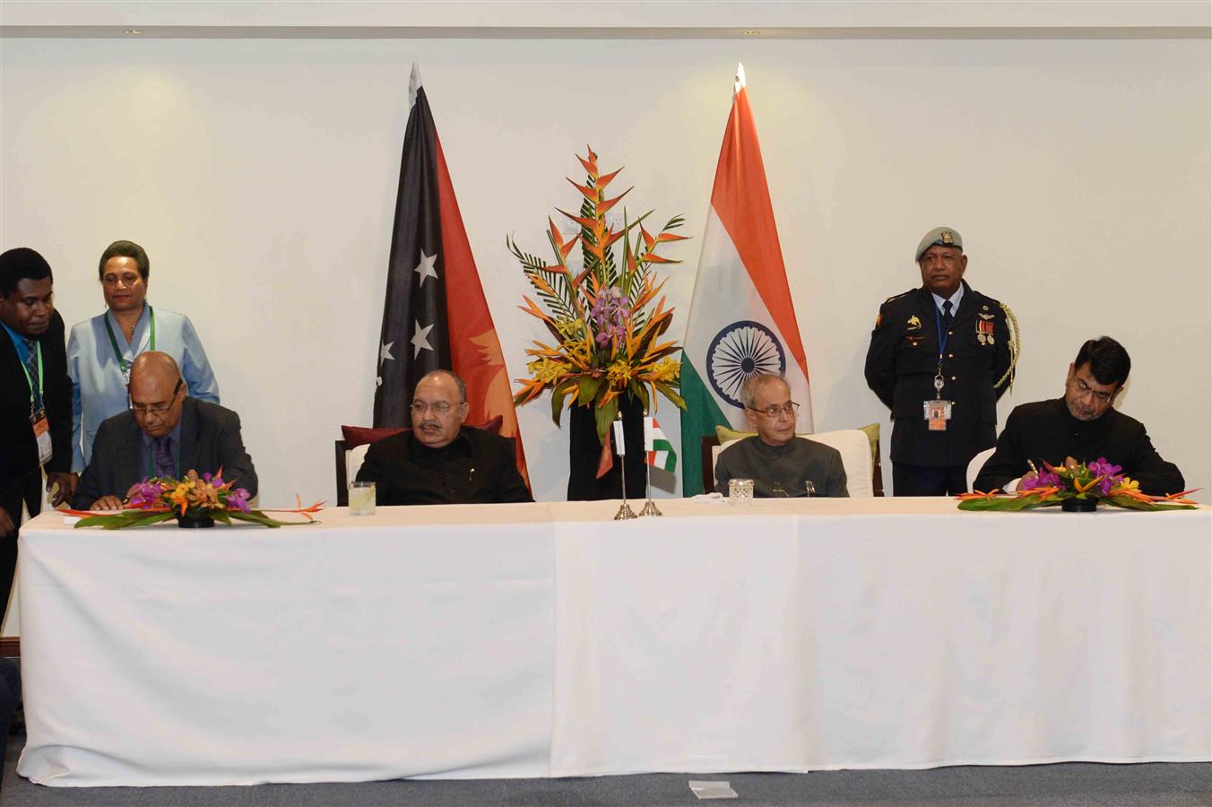 The President of India, Shri Pranab Mukherjee and the Prime Minister of Papua New Guinea, Hon. Peter O’Neill witnessing the Signing of MOUs between India and Papua New Guinea at Port Moresby in Papua New Guinea on April 29, 2016. 