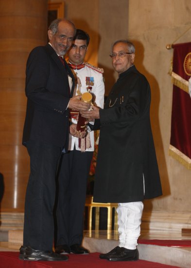 The President of India, Shri Pranab Mukherjee conferring the Padma Vibhushan on Prof. Roddam Narasimha at the Darbar Hall of Rashtrapati Bhavan in New Delhi on April 20, 2013.