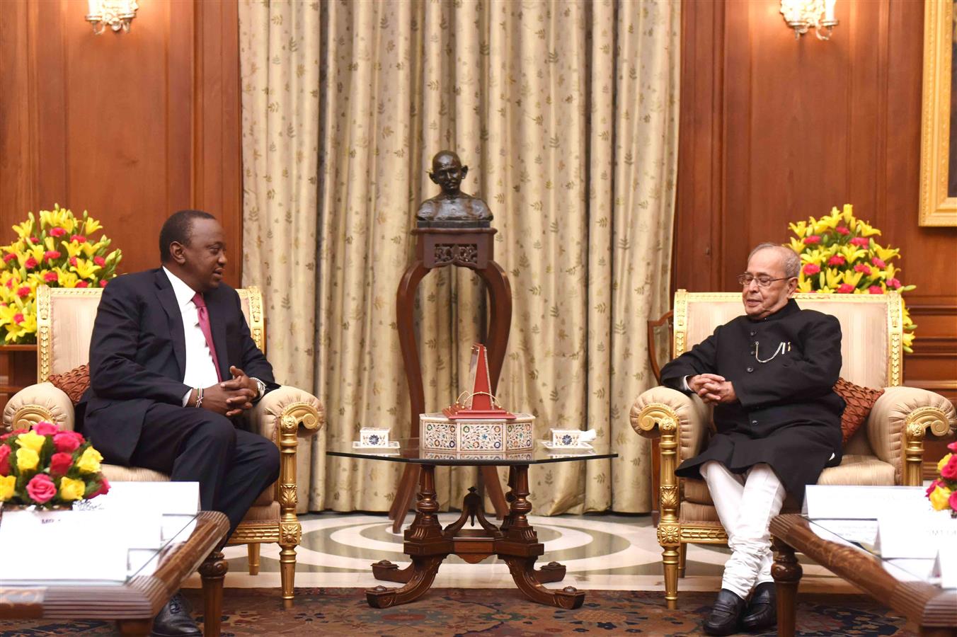 The President of the Republic of Kenya, H.E. Mr. Uhuru Kenyatta calling on the President of India, Shri Pranab Mukherjee at Rashtrapati Bhavan on January 11, 2017.