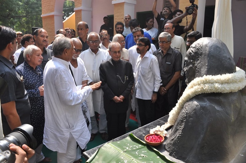 The Former President of India, Shri Pranab Mukherjee unveiling the statue of Smt Kasturba Gandhi at the Harijan Sevak Sangh Gandhi Ashram on the occasion of 150th Gandhi Jayanti in New Delhi on October 2, 2019.