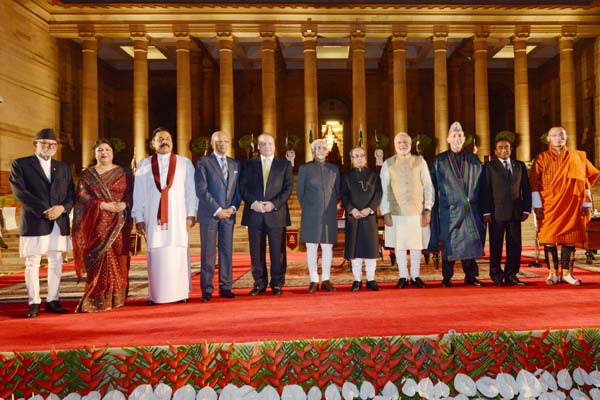 The President of India, Shri Pranab Mukherjee, the Vice President of India, Shri Mohd. Hamid Ansari and the Prime Minister of India, Shri Narendra Damodardas Modi with SAARC Leaders after the Swearing-in-Ceremony at Forecourt of Rashtrapati Bhavan in New 