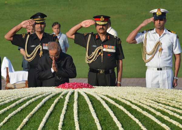 The President of India, Shri Pranab Mukherjee Paying homage to the Former Prime Minister of India, Late Pandit Jawaharlal Nehru at Santi Van in New Delhi on May 27, 2014 on the occasion of his 50th Death Anniversary. 