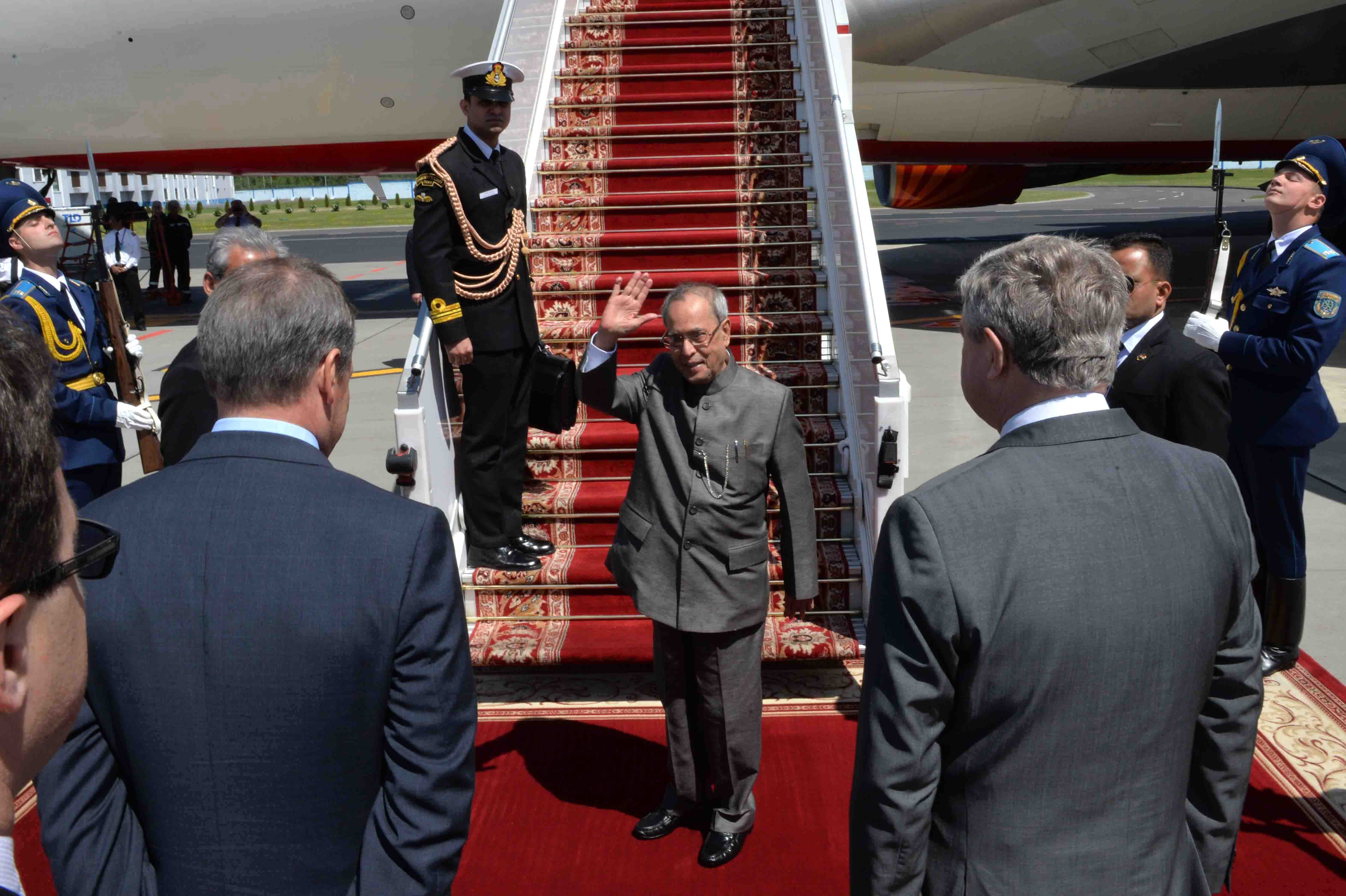 The President of India, Shri Pranab Mukherjee during his departure from at Minsk International Airport in Republic of Belarus on June 4, 2015.