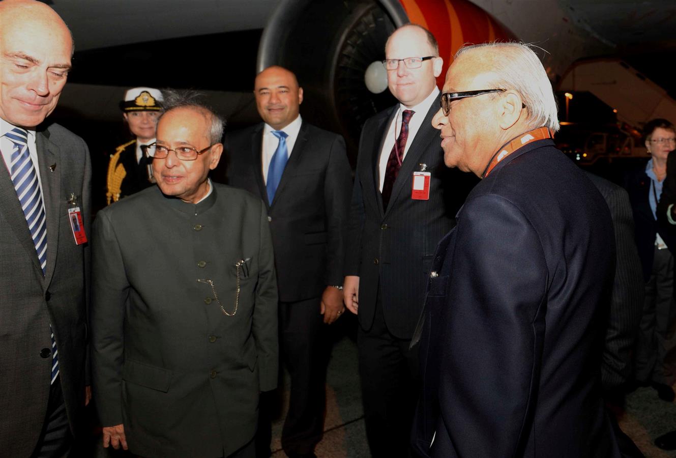 The President of India, Shri Pranab Mukherjee being received by Minister of New Zealand for Ethnic Communities, Hon Peseta Sam Lotu-Iiga along with other officials from New Zealand Government on his arrival at Auckland International Airport in New Zealand 