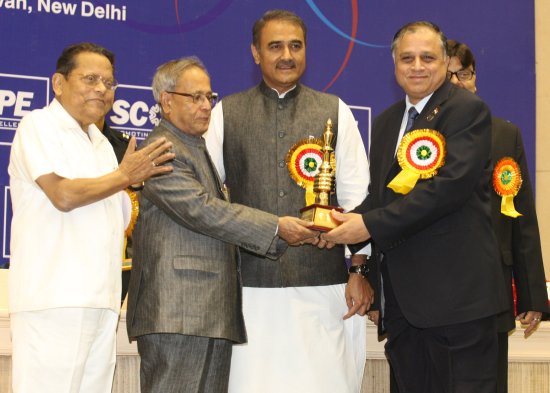 The President of India, Shri Pranab Mukherjee presenting the Standing Conference of Public Enterprises (SCOPE) Meritorious Awards on the occasion of Fourth Public Sector Day at Vigyan Bhavan in New Delhi on April 26, 2013. Also seen is the Union Minister