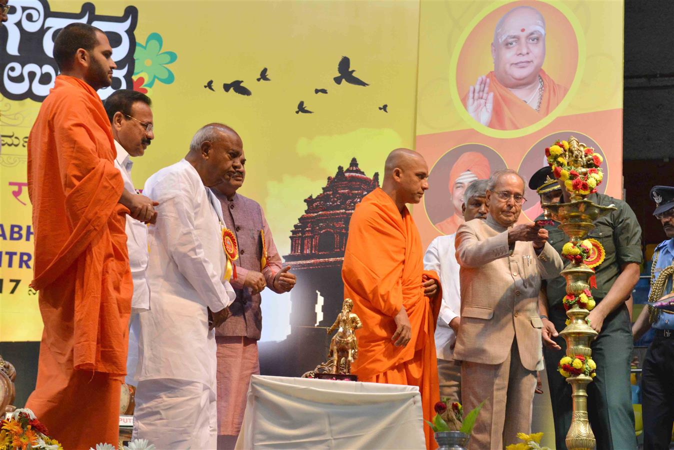 The President of India, Shri Pranab Mukherjee lighting the lamp at the inauguration of Kempe Gowda Festival organized by the Nadaprabhu Kempegowda Foundation in New Delhi, on April 15, 2017.