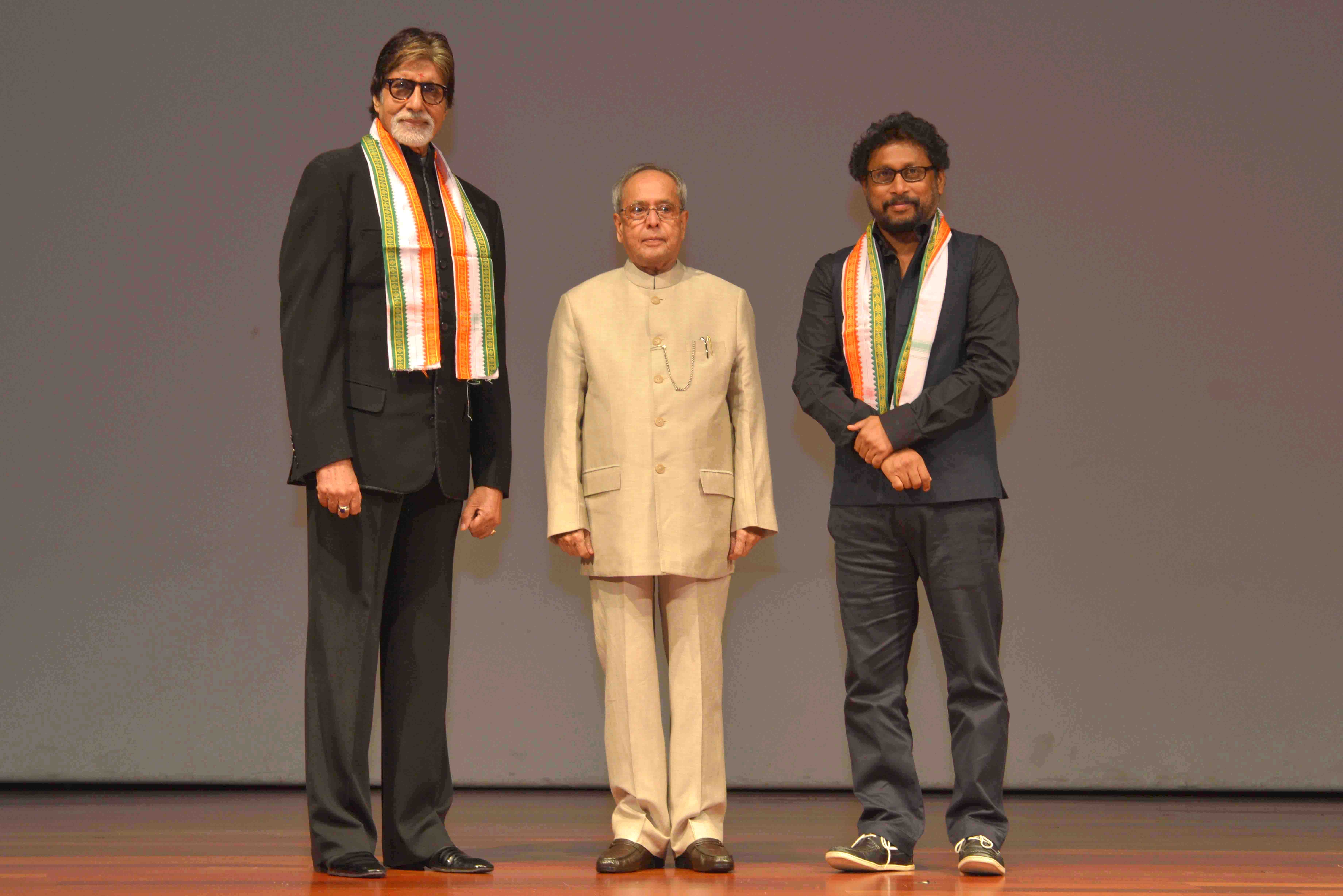 The President of India, Shri Pranab Mukherjee, witnessing the special Screening of the film ‘PIKU’ at Rashtrapati Bhavan Cultural Centre on June 07, 2015.