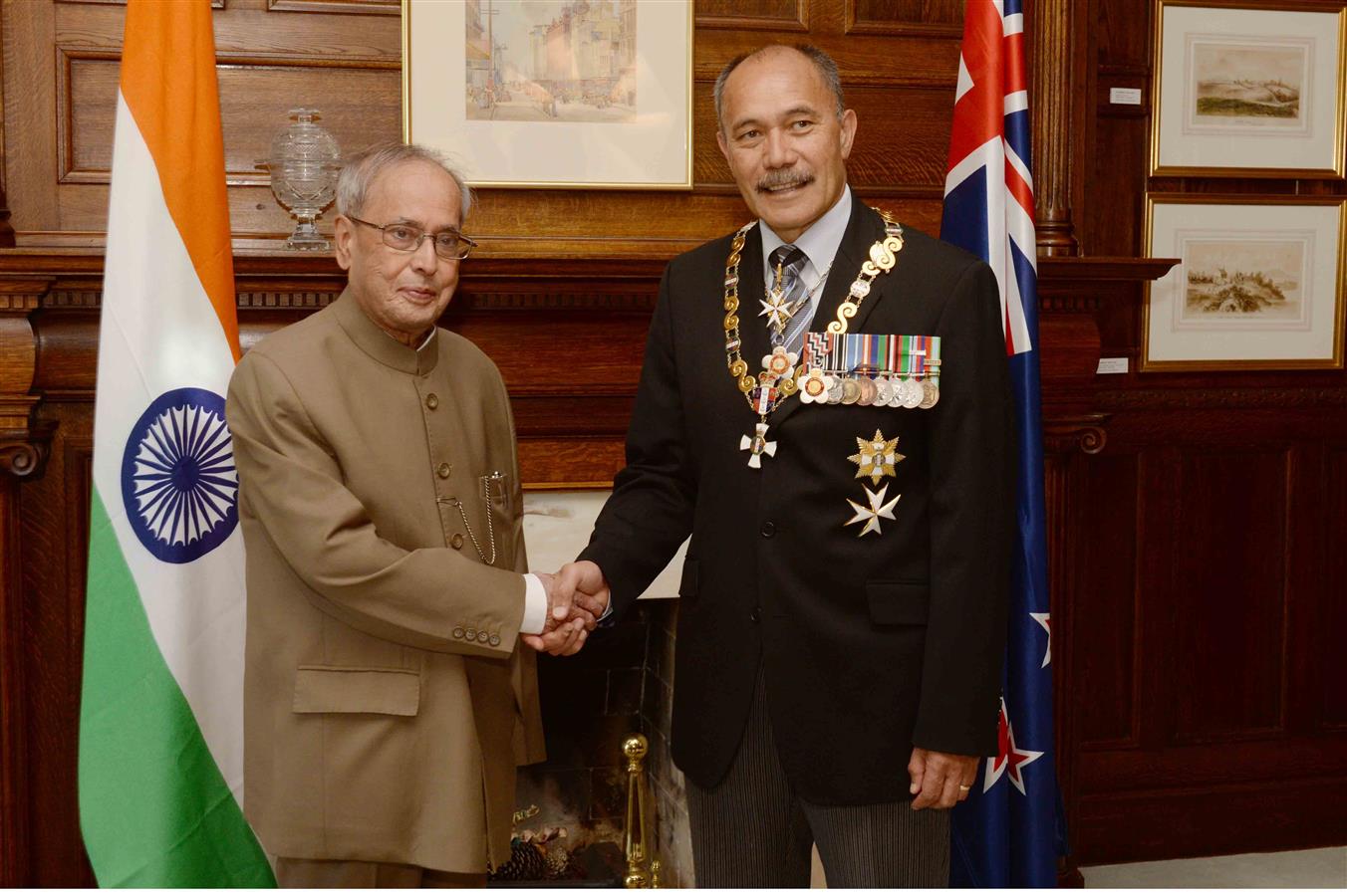 The President India, Shri Pranab Mukherjee calling on the Governor General of New Zealand, H.E. Lieutenant General, The Rt. Hon’ble Sir Jerry Mateparae, GNZM, QSO at Government House at Auckland in New Zealand on April 30, 2016. 