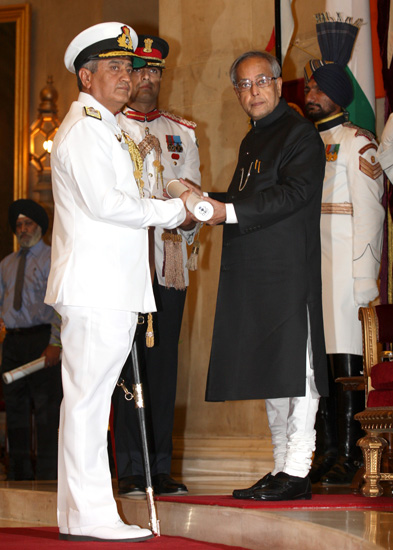 The President of India, Shri Pranab Mukherjee presenting Param Vishisht Seva Medal (PVSM) to Vice Admiral Satish Soni, AVSM, NM at the Defence Investiture Award Ceremony at the Darbar Hall of Rashtrapati Bhavan in New Delhi on April 27, 2013.