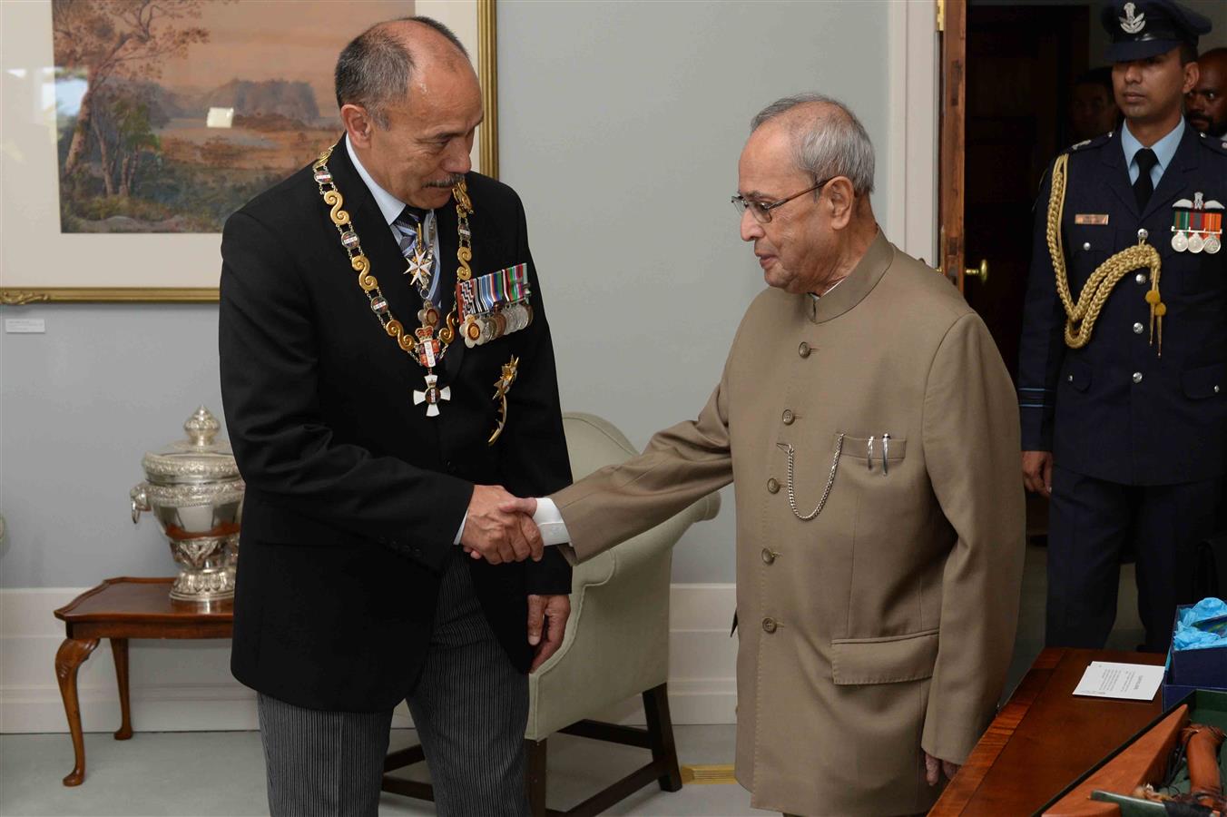 The President India, Shri Pranab Mukherjee during the exchange of gifts with the Governor General of New Zealand, H.E. Lieutenant General, The Rt. Hon’ble Sir Jerry Mateparae, GNZM, QSO at Government House at Auckland in New Zealand on April 30, 2016. 