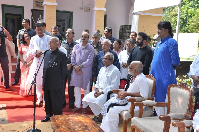 The Former President of India, Shri Pranab Mukherjee unveiling the statue of Smt Kasturba Gandhi at the Harijan Sevak Sangh Gandhi Ashram on the occasion of 150th Gandhi Jayanti in New Delhi on October 2, 2019.