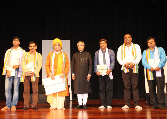 The President of India, Shri Pranab Mukherjee with the Artists after witnessing the Mono Act on the life and times of Swami Vivekananda by Shri Shekhar Sen at Rashtrapati Bhavan Auditorium in New Delhi on April 27, 2013.